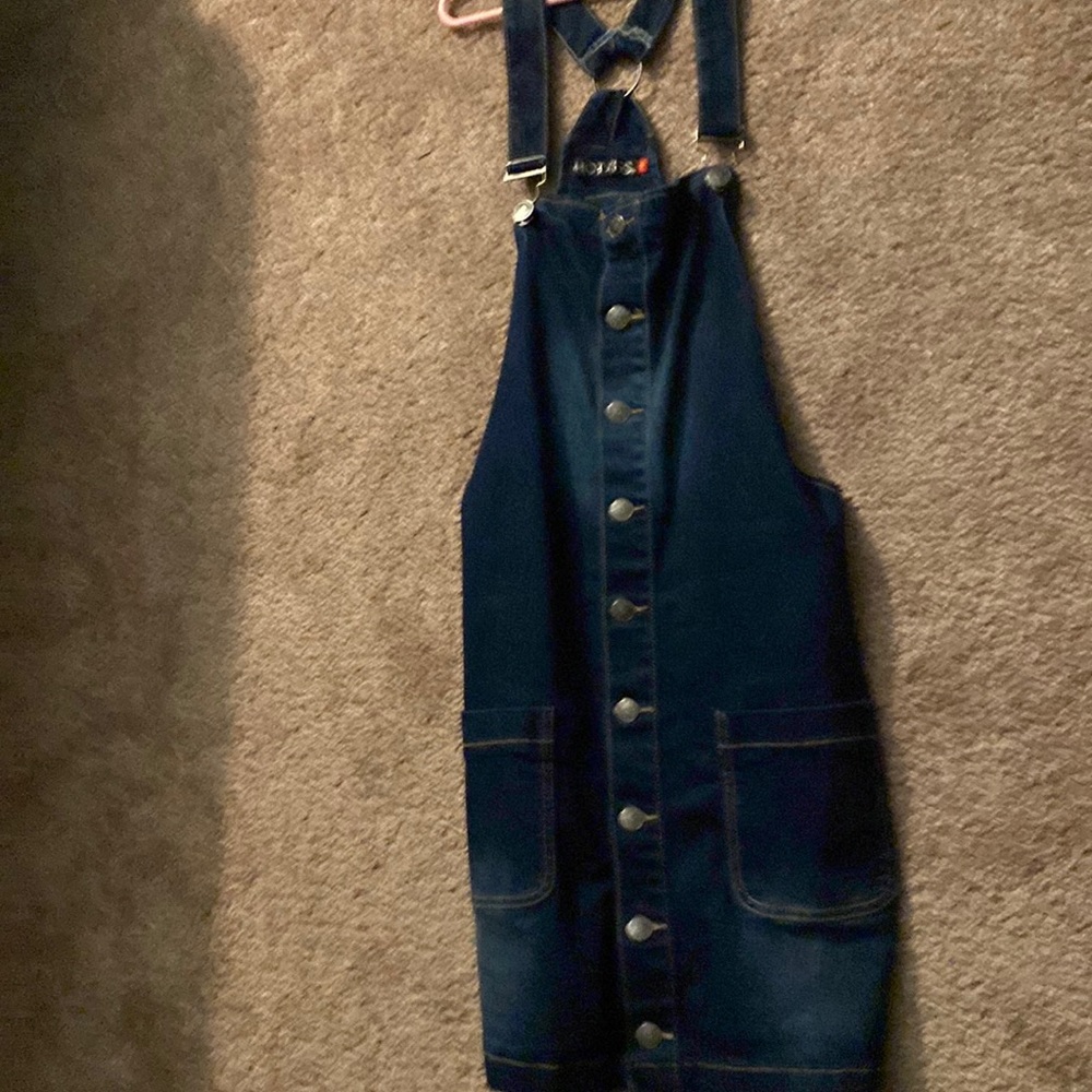 cute dress/overall style